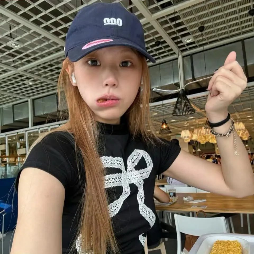 枝头凤